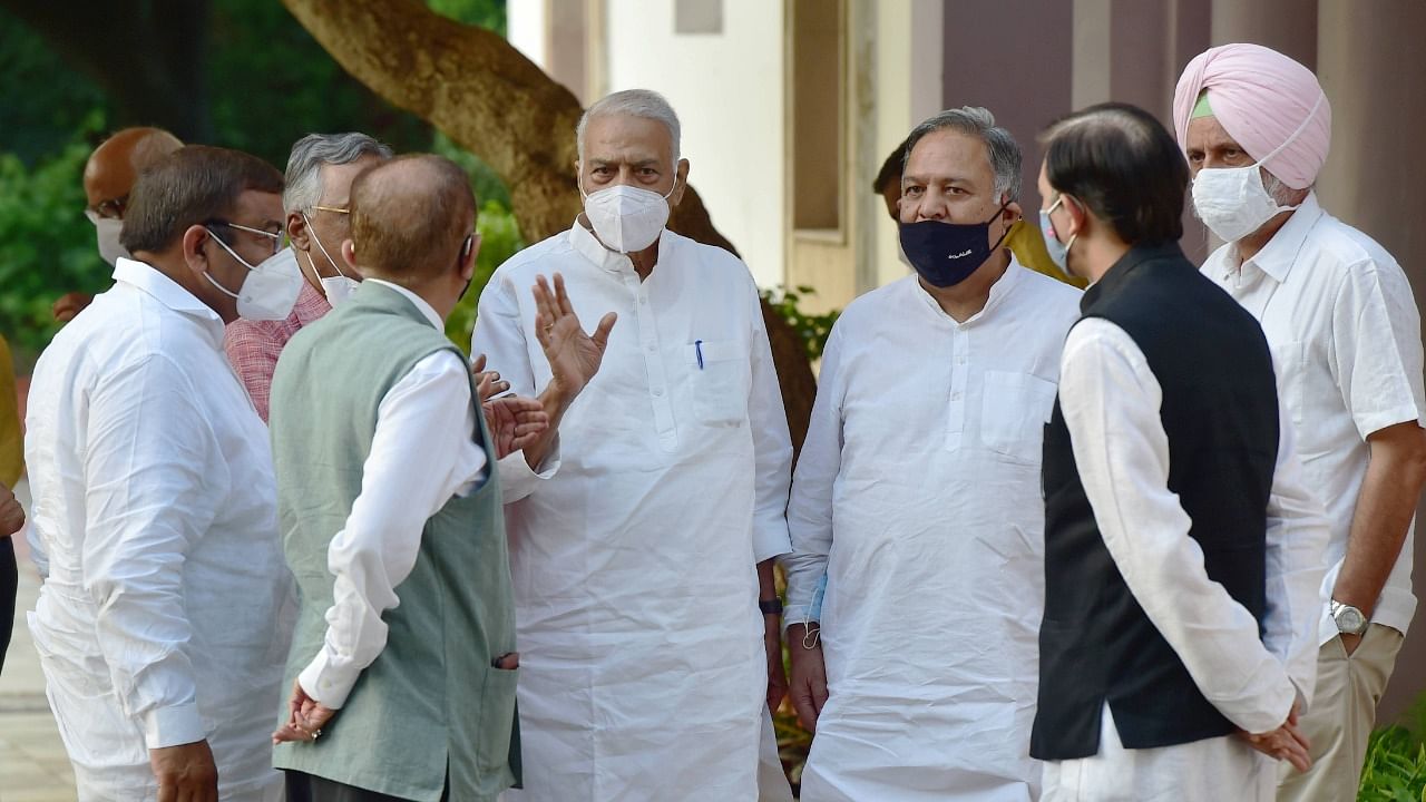 TMC Leader Yashwant Sinha (C), NCP leader Majeed Memon (2L), SP leader Ghanshyam Tiwari (2R) and other leaders of different opposition parties, and other personalities after the meeting of the Rashtra Manch at the residence of Sharad Pawar. Credit: PTI file photo