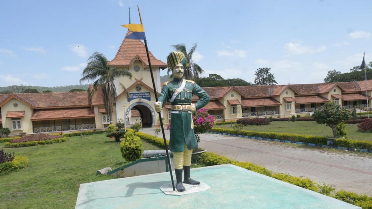 The statue of police constable Bhujangarao Jagadale in Mysuru. DH Photo/Savitha B R