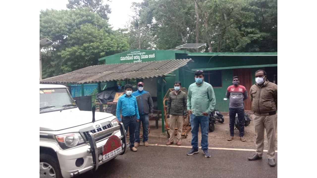 Tahsildar Ravishankar and others at Moolehole checkpost at Gundlupet, in Chamarajanagar district. Credit: DH Photo