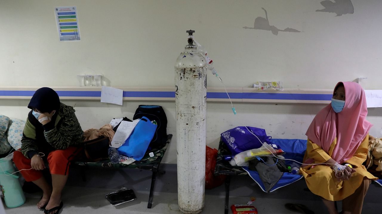 Emergency ward of a government-run hospital in Jakarta. Credit: Reuters Photo