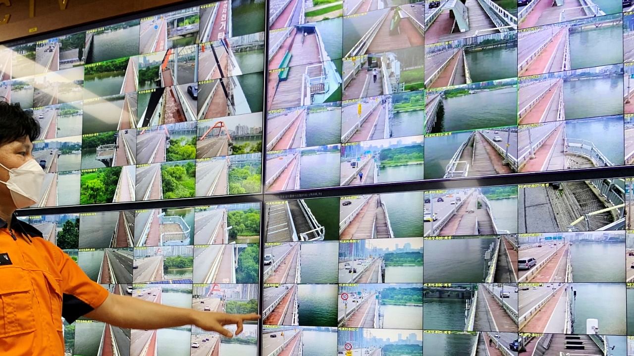 Head of Yeouido Water Rescue Brigade, Kim, monitors CCTV footage of bridges along Han River in Seoul. Credit: Reuters Photo