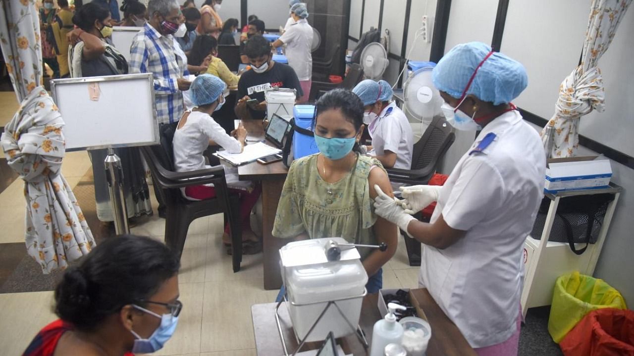 A medic inoculates a dose of Covid-19 vaccine to a beneficiary at Dr. Babasaheb Ambedkar (Shatabdi) BMC Hospital, in Mumbai. Credit: PTI Photo