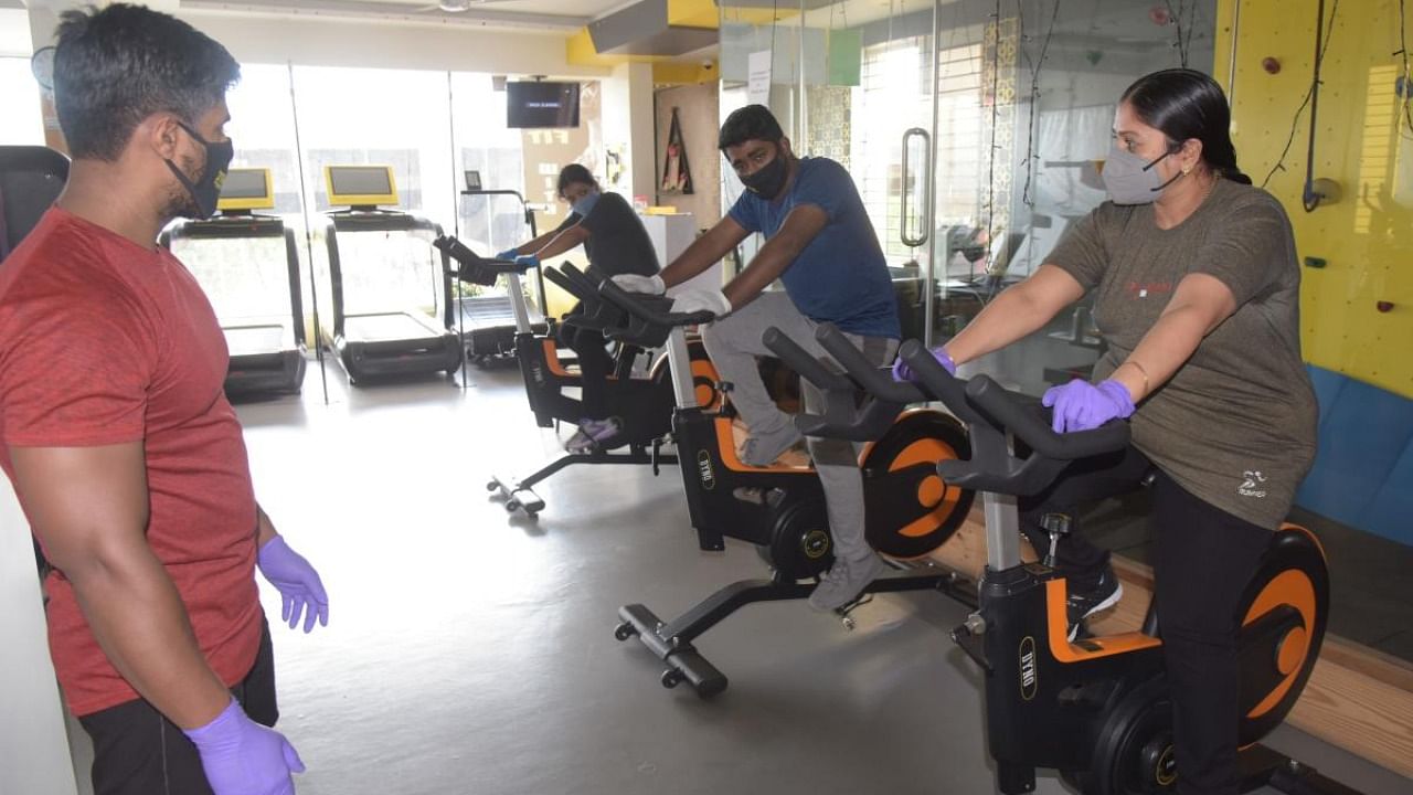 Inside a Bengaluru gym allowed to re-open with 50% capacity. Credit: DH Photo