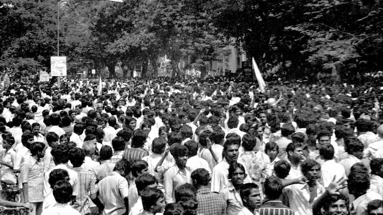 A file photo of Kannada activists holding a protest, demanding implementation of the Gokak committee report, at Cubbon Park in Bengaluru. Credit: DH File Photo