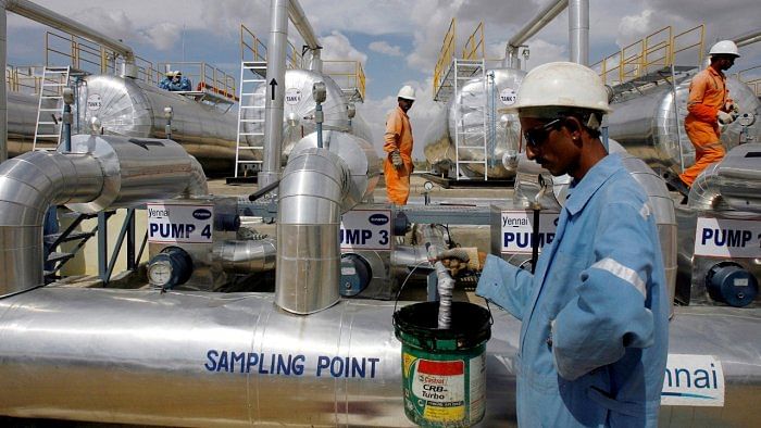 Cairn India employees work at a storage facility for crude oil at Mangala oil field at Barmer in Rajasthan. Credit: Reuters