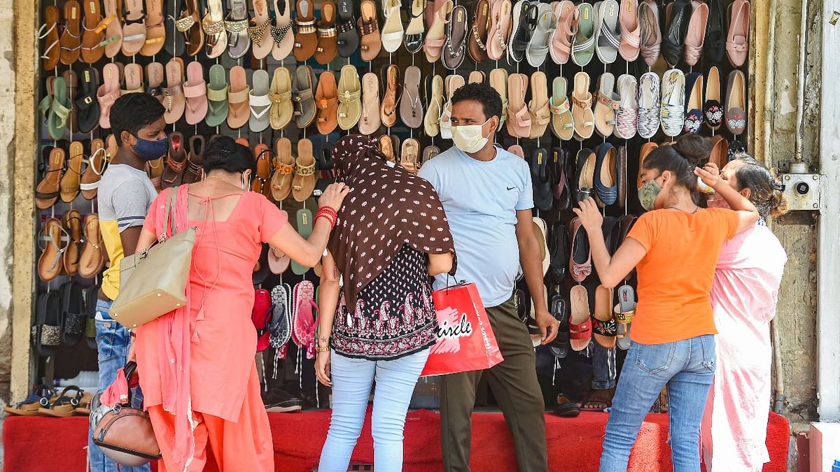 Ravi handbags - Handbags Shop in gaffar market karol bagh new delhi.