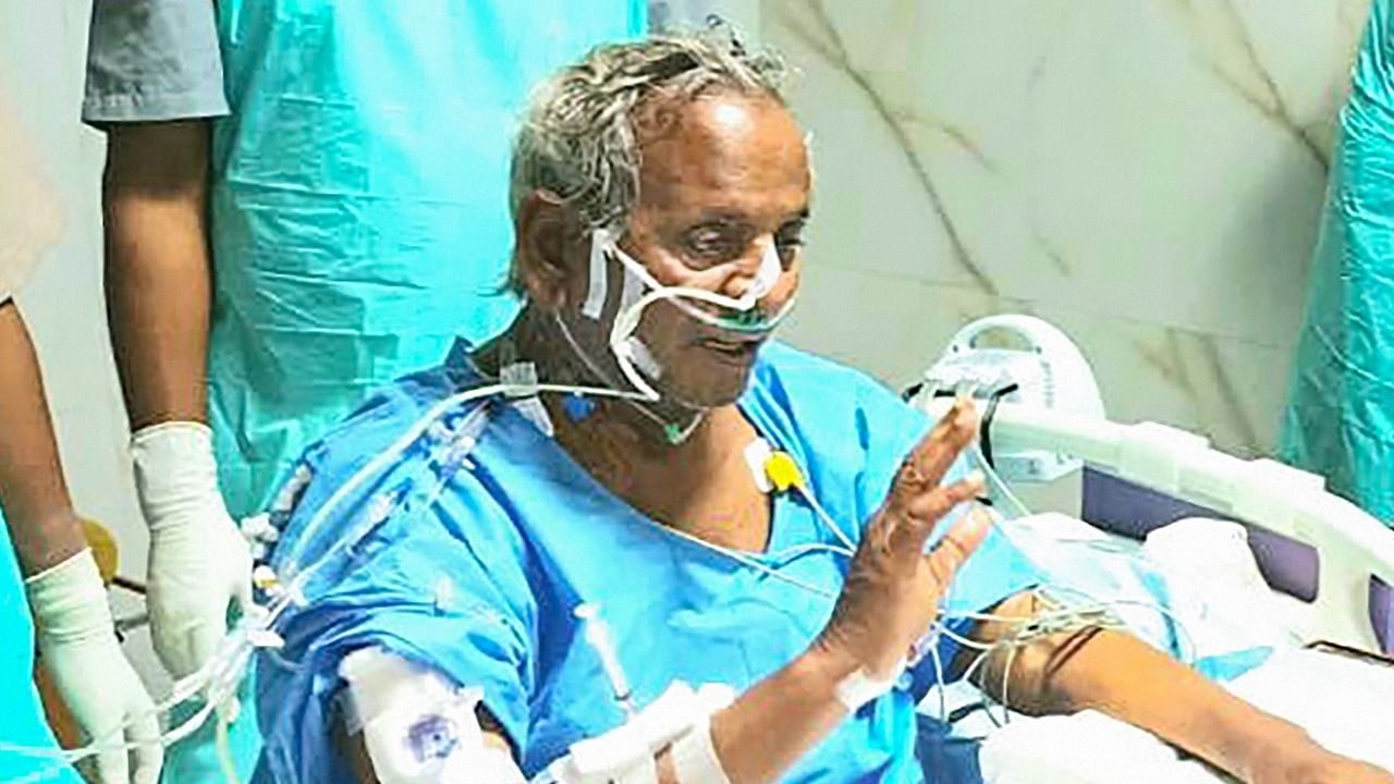 Former UP chief minister Kalyan Singh receives treatment at SGPGIMS hospital in Lucknow. Credit: PTI Photo/Twitter/@KalyanSinghUP