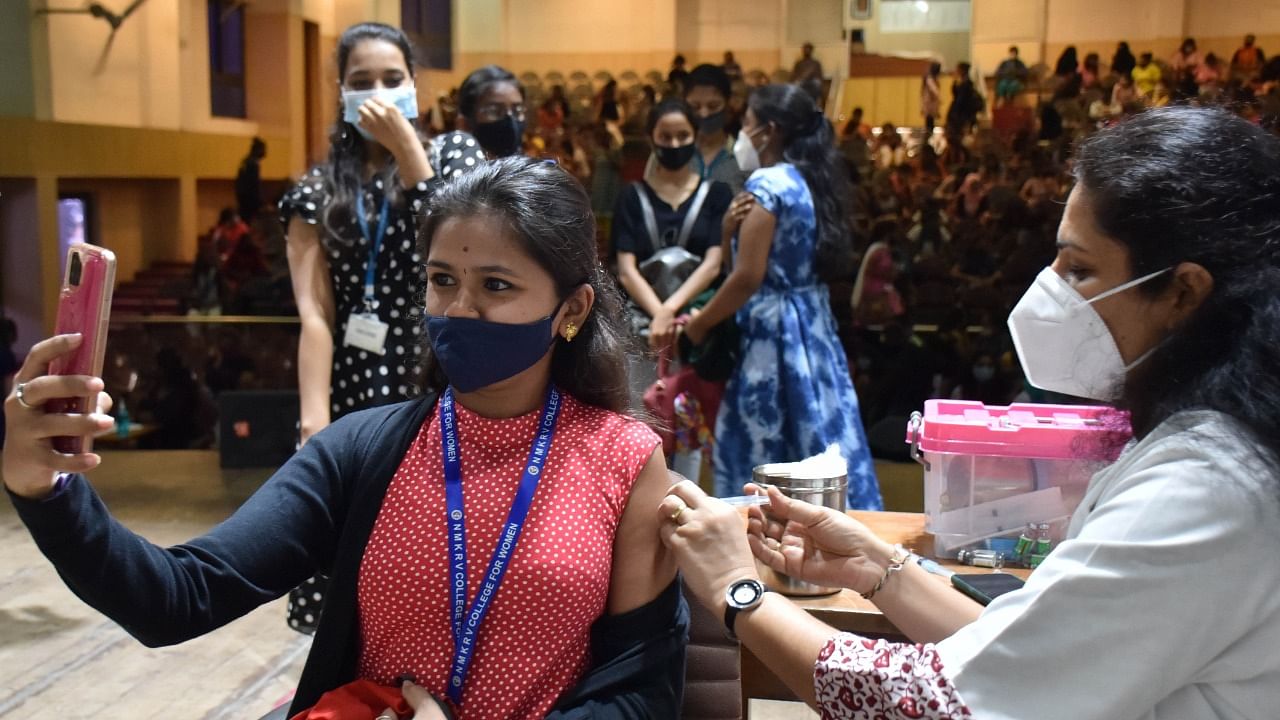 A student takes selfie during a BBMP Covid-19 vaccination drive for college students at the NMKRV College in Bengaluru. Credit: DH Photo/Janardhan B K