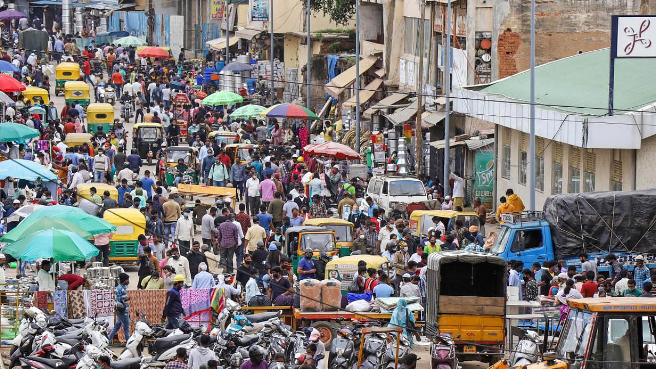 People, flouting social distancing norms visit a crowded Sunday bazaar market as authorities eased Covid-induced lockdown relaxation, in Bengaluru. Credit: PTI Photo