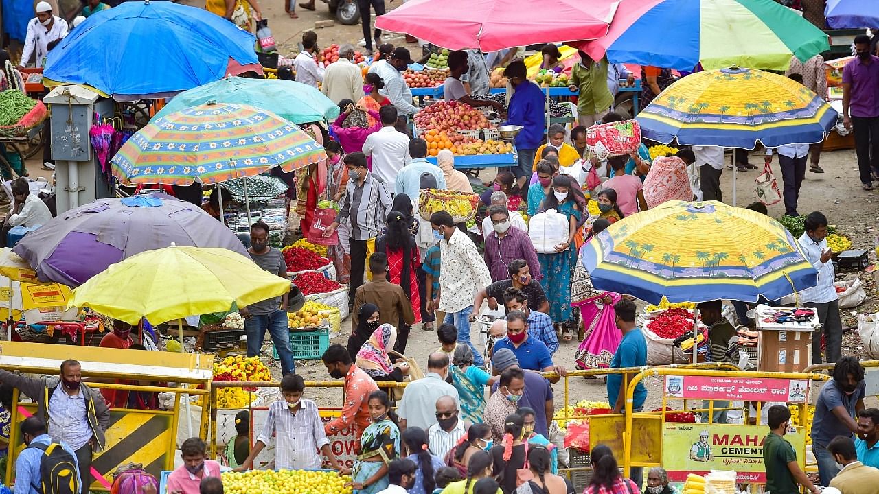 People, flouting social distancing norms, visit a crowded market as authorities eased Covid-induced lockdown relaxation in Bengaluru. Credit: PTI File Photo