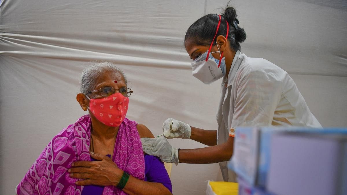 A medical staff inoculates a resident with a dose of the Covishield, AstraZeneca-Oxford's Covid-19 coronavirus vaccine, during a vaccination drive in Mumbai July 12, 2021. Credit: AFP Photo