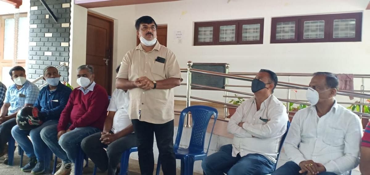 Leader V P Shashidhar speaks at a meeting conducted by Prajnavanta Nagarikara Vedike in Kushalnagar.