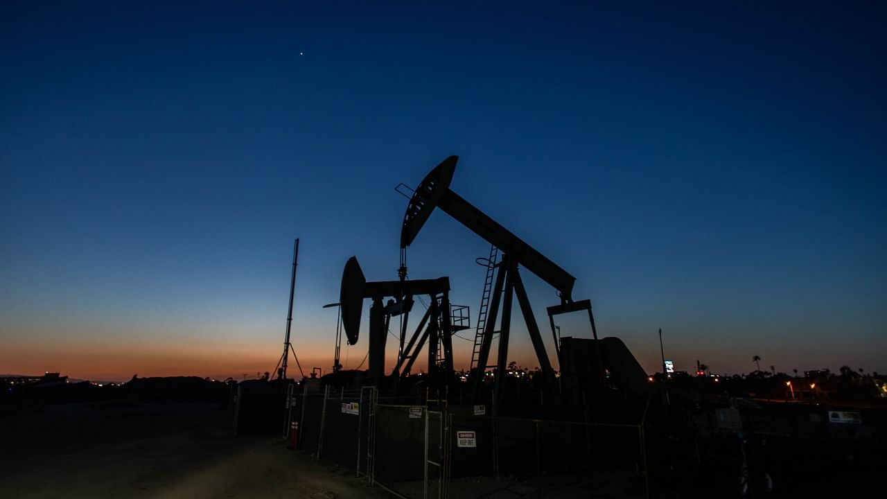 US stockpiles of oil and gasoline inventories fell last week. Credit: AFP Photo