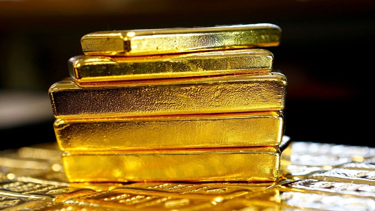 Spot gold fell 0.2% to $1,823.87 per ounce by 03:33 GMT. Credit: Reuters Photo