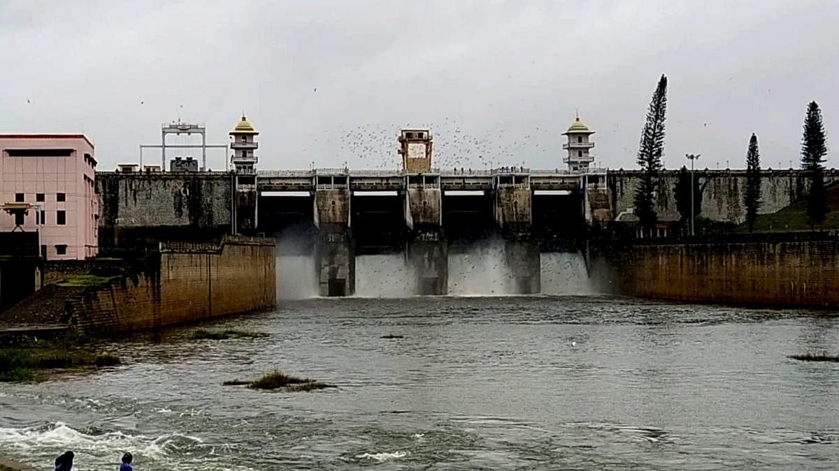 The water level of the dam was 2,280 ft on Thursday as against the maximum level of 2,284 ft only four feet less to reach the brim. Credit: DH Photo