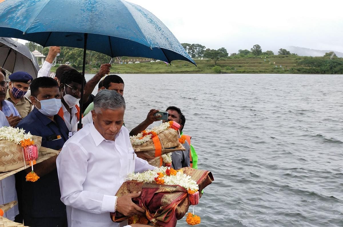 District In-charge Minister V Somanna offers 'bagina' at Harangi reservoir on Friday.