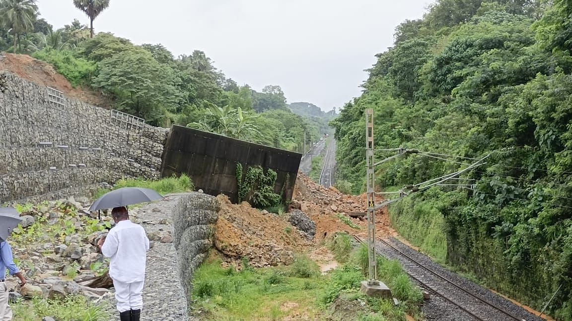 A view of the landslide on the railway track at Kulashekar tunnel. Credit: DH Photo