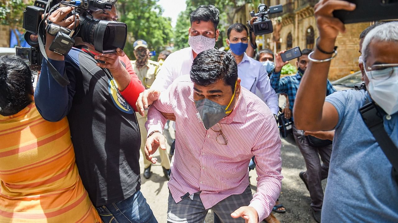 Former Maharashtra Cabinet Minister Anil Deshmukh's personal assistant Kundan Shinde (in pink) being taken to a court by Enforcement Directorate. Credit: PTI File Photo