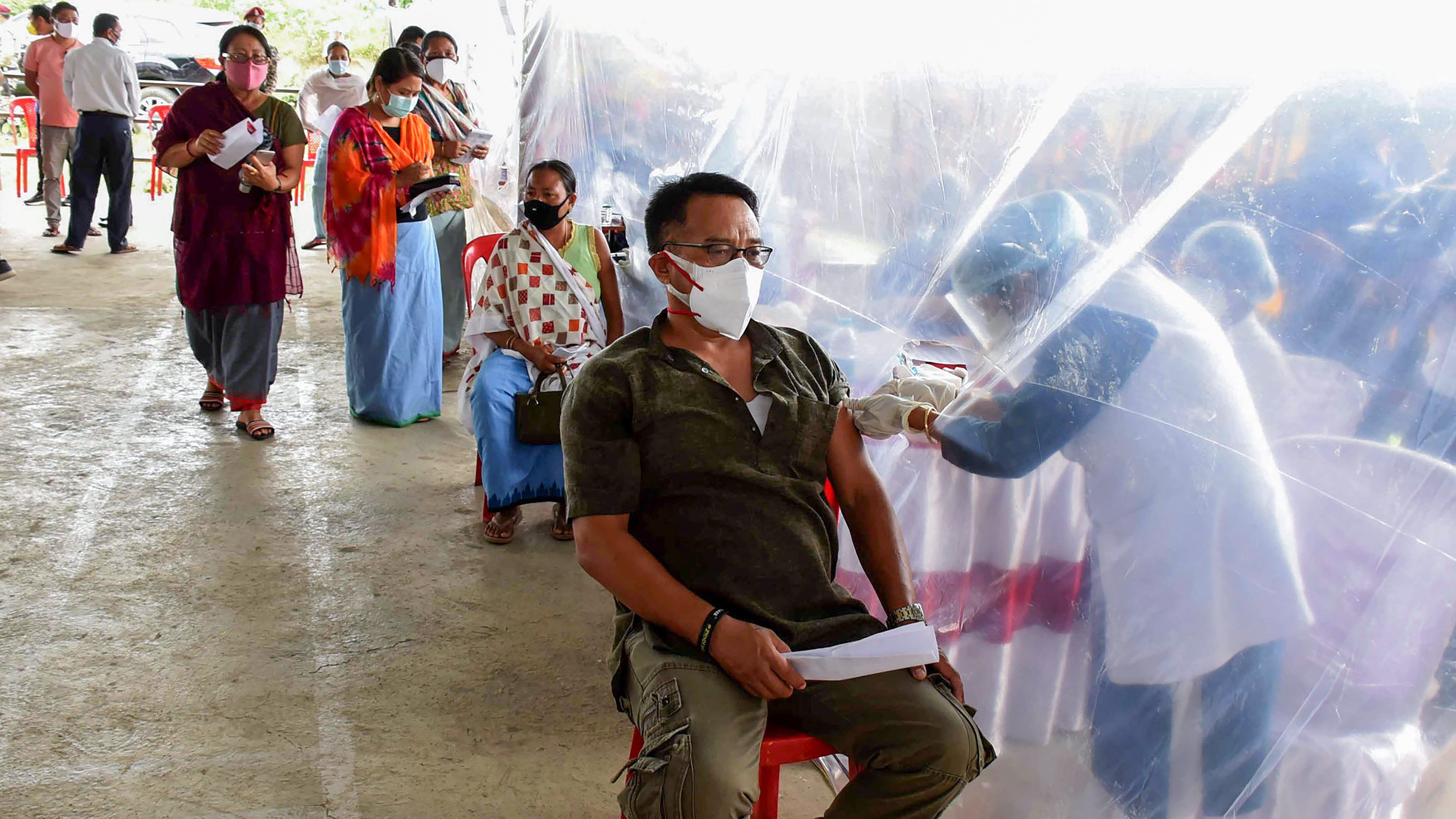 A medic administers a dose of COVID-19 vaccine at a camp in Imphal East district. Credit: PTI File Photo/ Representative