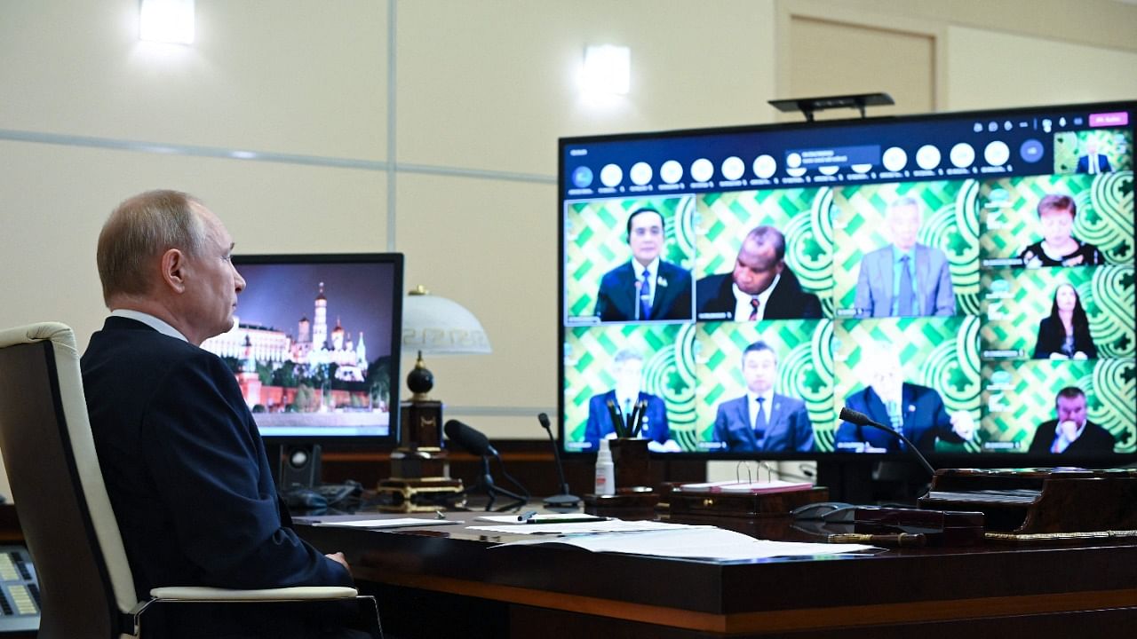 Russian President Vladimir Putin attends a meeting of the APEC forum economic leaders chaired by New Zealand. Credit: AFP Photo