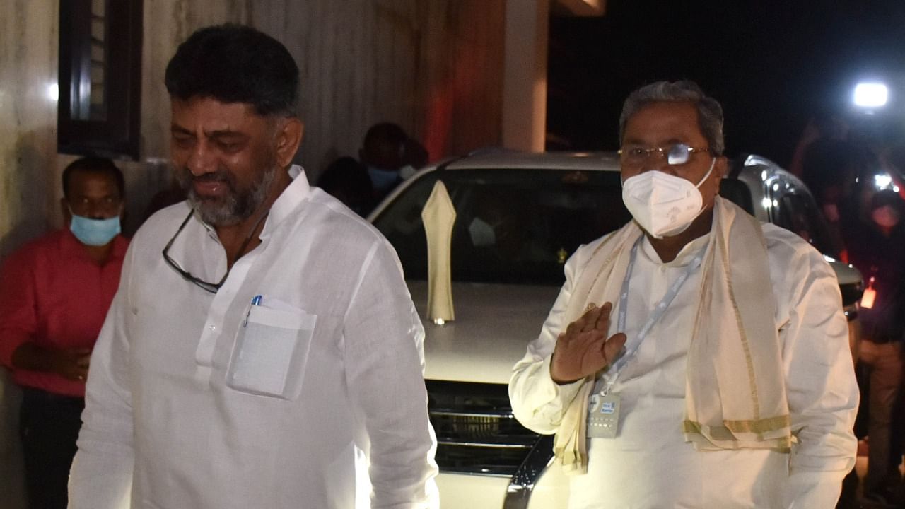 On Friday evening, Siddaramaiah participated in a meeting in Shivakumar’s house along with other leaders to discuss the impending BBMP elections. Credit: DH Photo/BK Janardhan
