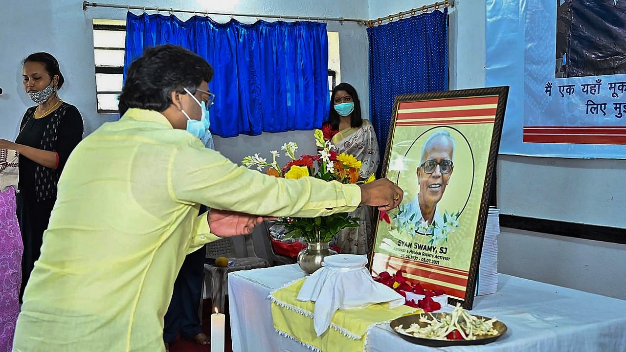 Jharkhand Chief Minister Hemant Soren pays tribute to human rights activist and Jesuit Priest Father Stan Swamy, at his NGO ‘Bagicha’ in Ranchi. Credit: PTI Photo