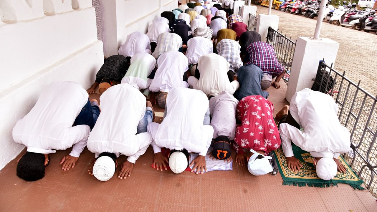 Muslims offer prayers at Idgah Masjid at Light House Hill Road in Mangaluru. Credit: DH Photo