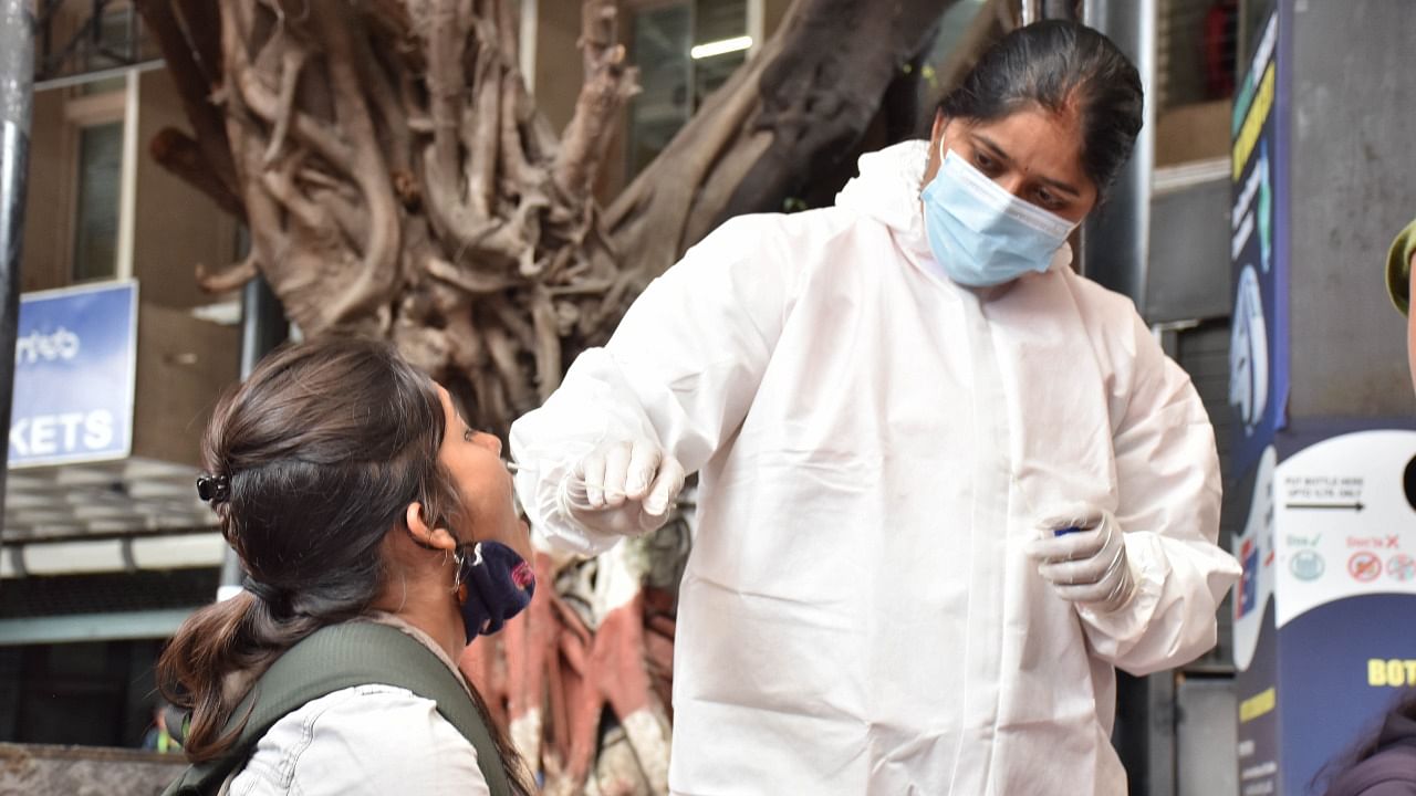 Cumulatively, a total of 3,75,51,620 samples have been tested in the state so far, out of which 1,25,426 were collected on Friday alone. Credit: DH Photo/BK Janardhan