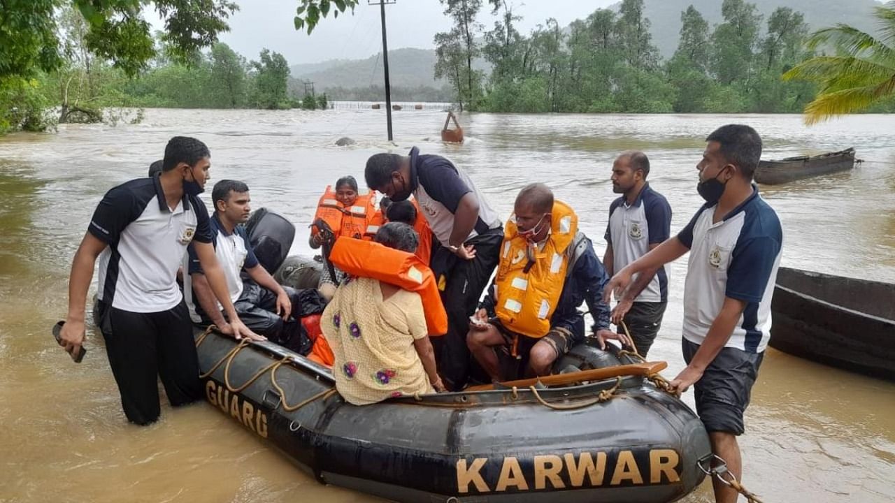 Coast Guard personnel evacuate people from the flood-hit Mallapur village in Kali river basin, in Karwar on Friday. Credit: DH Photo