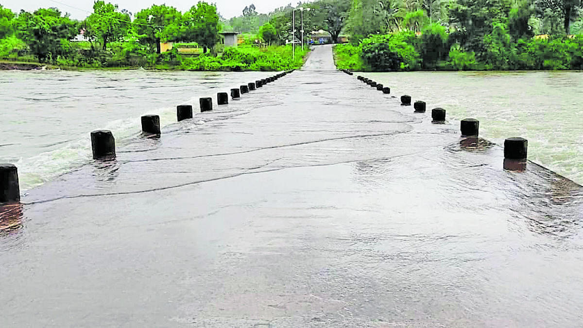 A flooded bridge downstream of the Harangi reservoir has caused inconvenienceto the residents of villages in the surrounding areas.