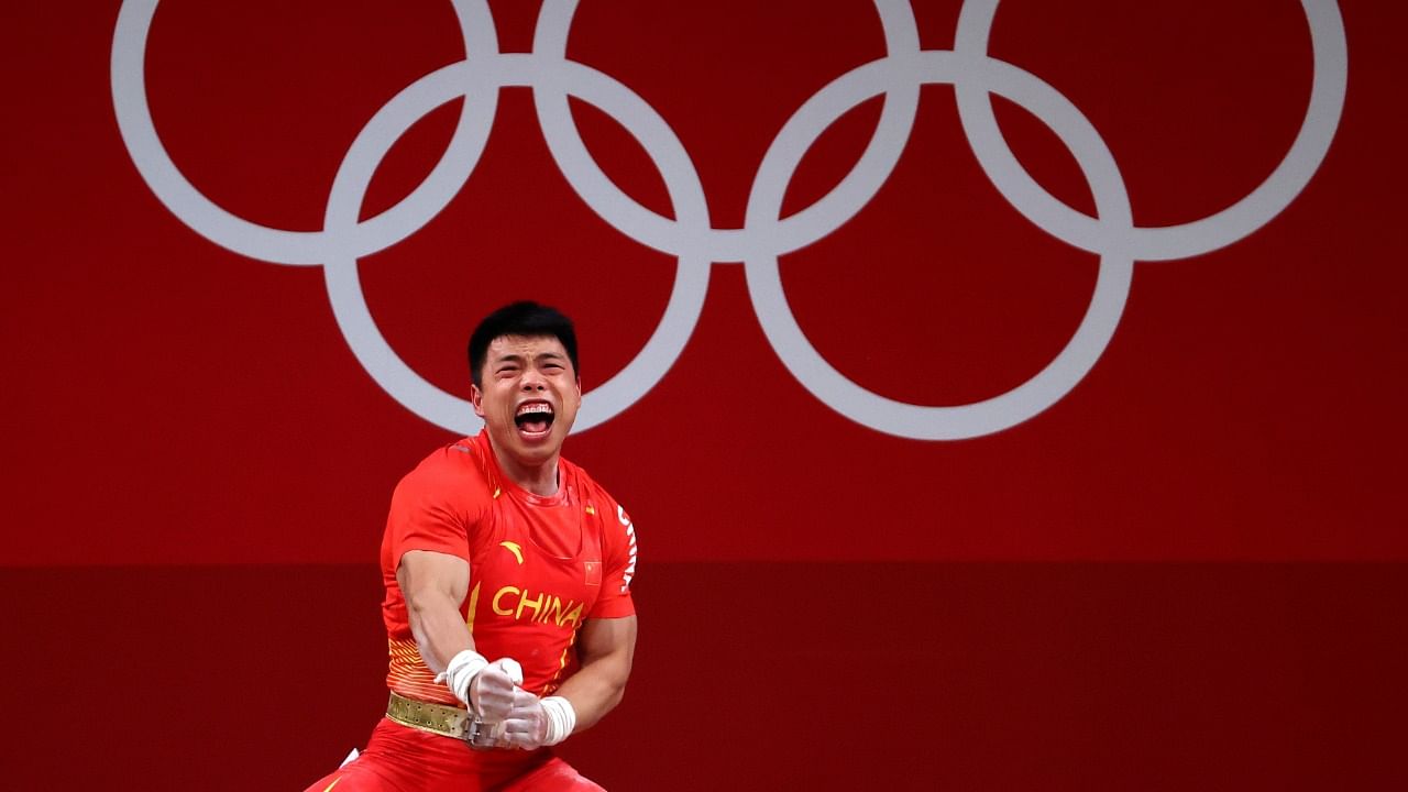 Chen Lijun of China celebrates after a lift. Credit: Reuters Photo