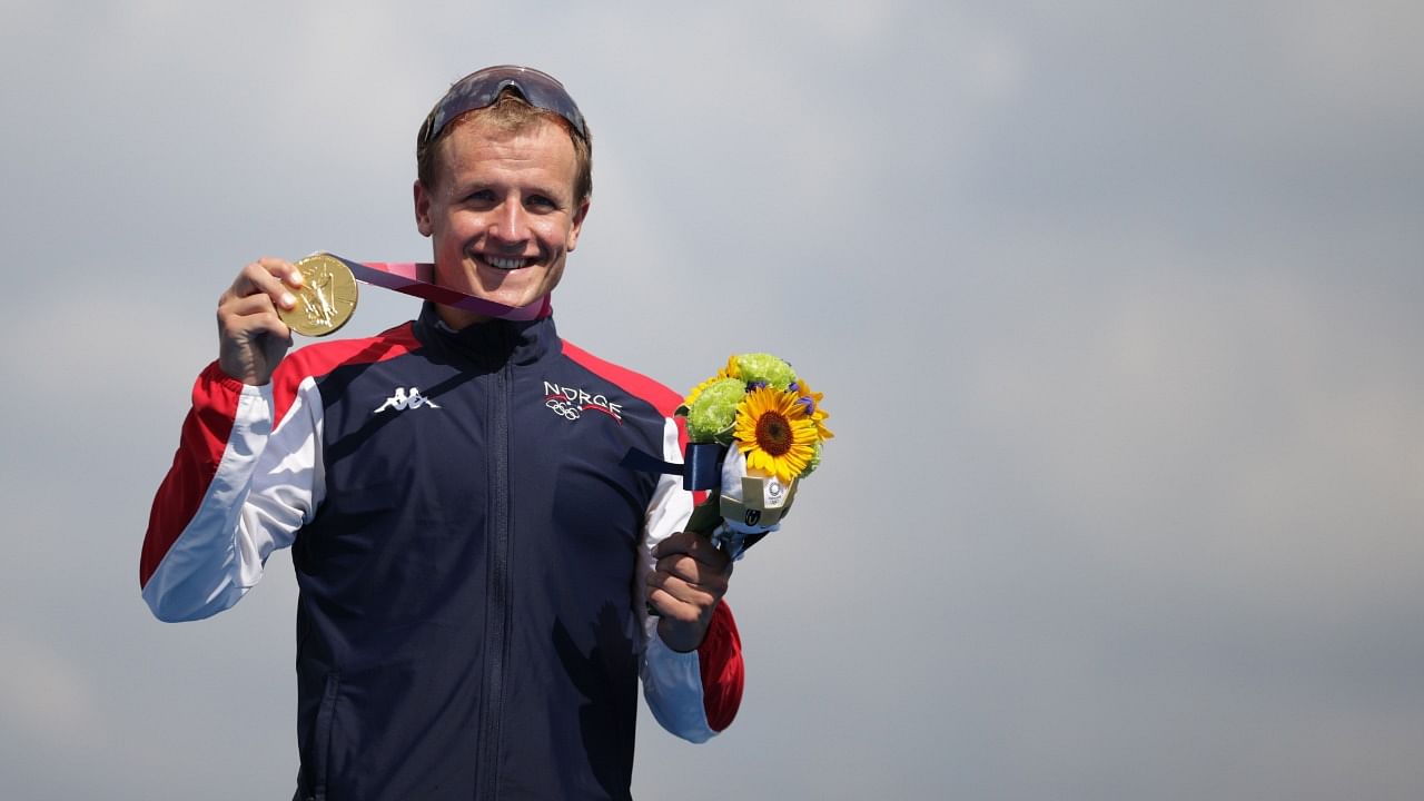Kristian Blummenfelt of Norway poses with his Olympic triathlon gold medal. Credit: Reuters Photo