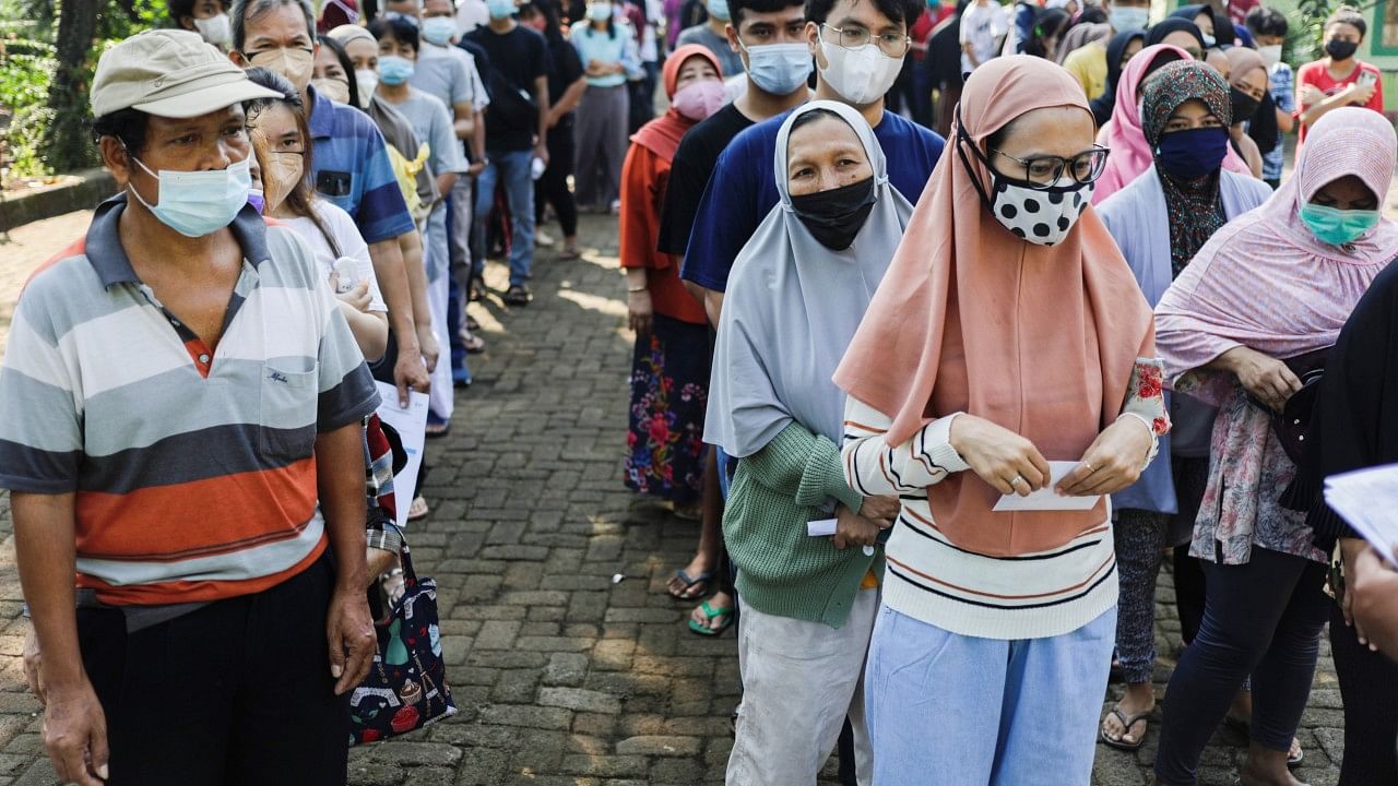 Mass vaccination program for Covid-19 in Jakarta. Credit: Reuters Photo