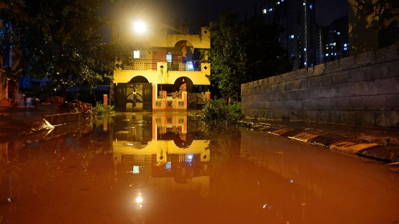 An inundated stretch at Pramod Layout following a heavy downpour on Sunday night. Credit: DH Photo/Ranju P