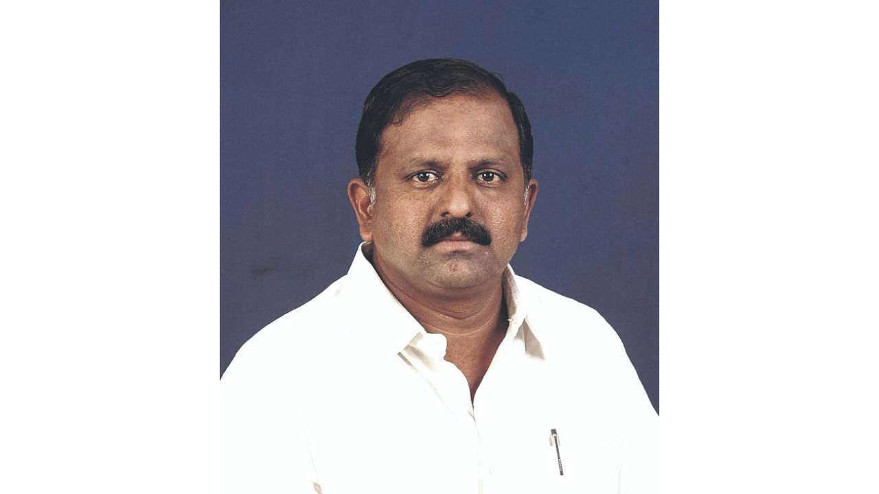 Saundatti Yellamma MLA and Deputy Speaker Anand Mamani urged the party to induct him as a minister. Credit: DH photo