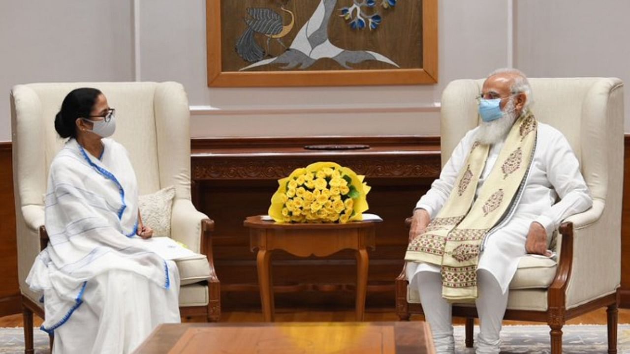 West Bengal Chief Minister Mamata Banerjee and Prime Minister Narendra Modi. Credit: Twitter/@PMOIndia