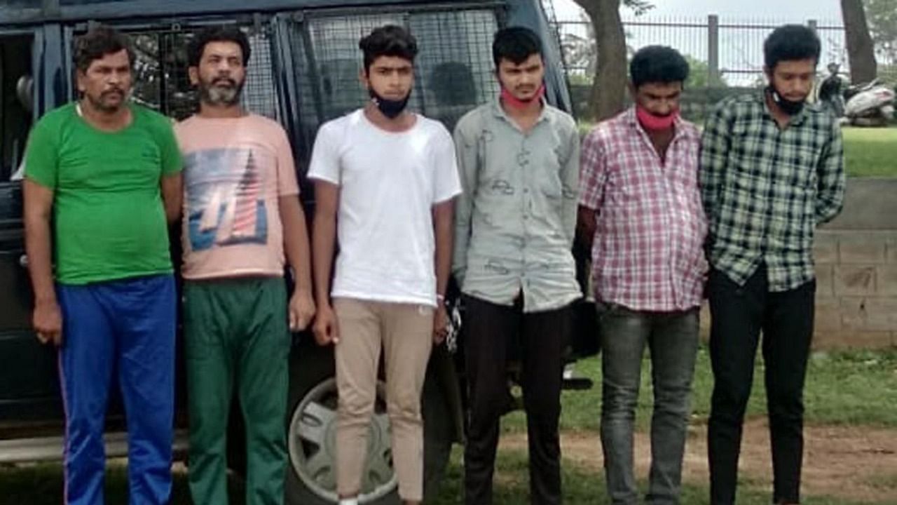 The police arrested six persons in connection with thefts of vehicles. Credit: DH Photo