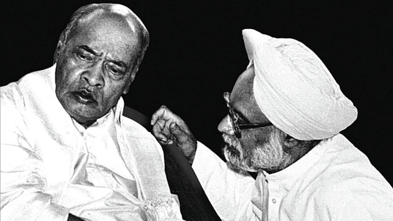 P V Narasimha Rao (left) with Manmohan Singh. Credit: DH file photo