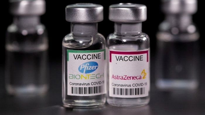 An expert panel has also recommended allowing Bharat Biotech to study the interchangeability of Covaxin and its adenoviral intranasal vaccine candidate. Credit: AFP Photo