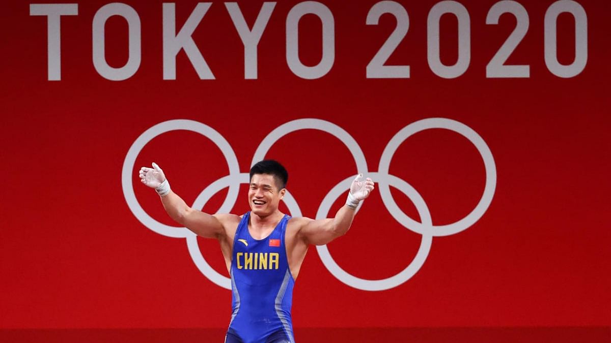 Lyu Xiaojun becomes oldest Olympic weightlifting champ at 37