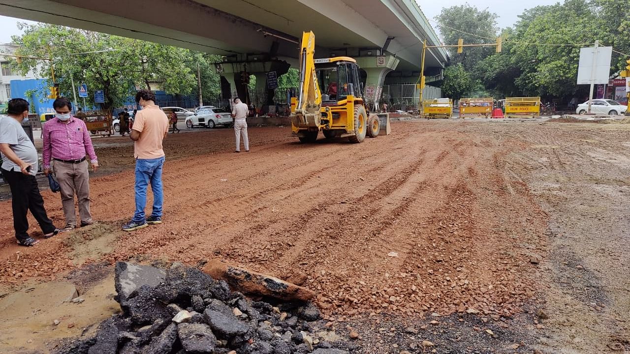 The road that caved in yesterday under IIT Delhi flyover has been fixed. Credit: Twitter/@DelhiJalBoard