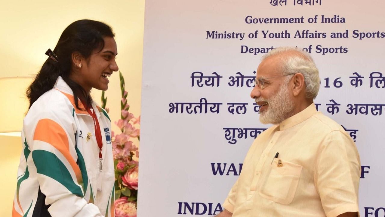 PV Sindhu with PM Narendra Modi. Credit: Twitter/@narendramodi