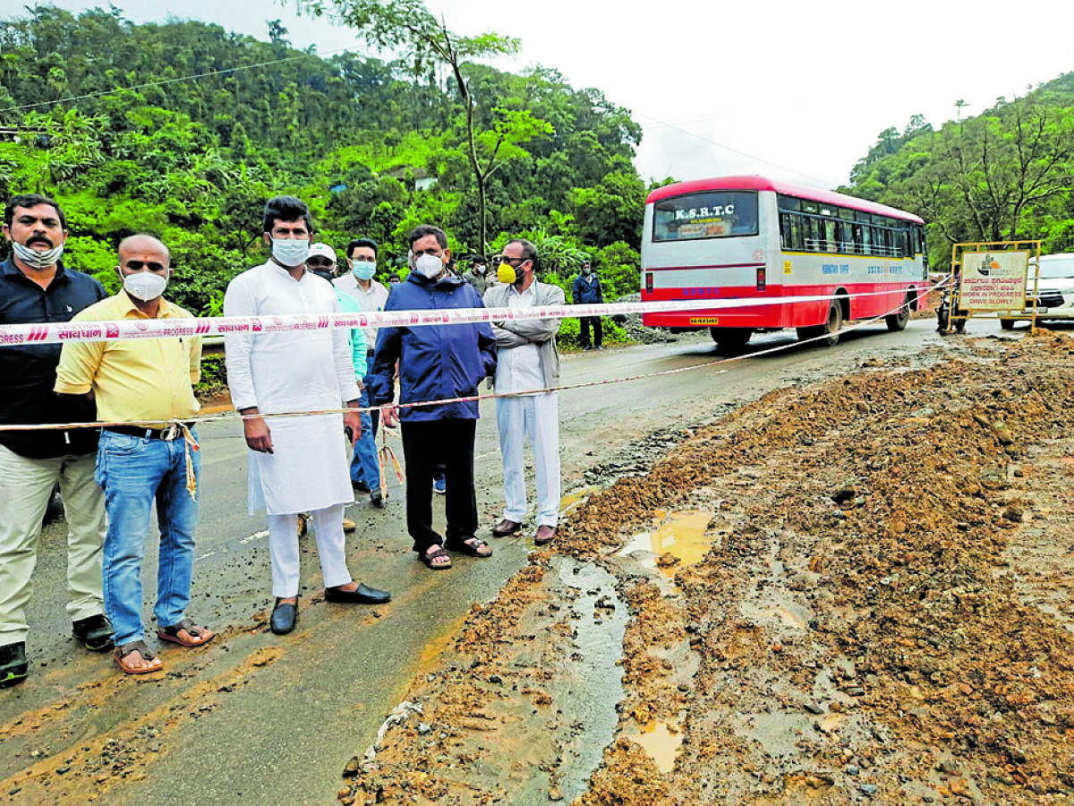 MP Pratap Simha and MLA K G Bopaiah visited the road that had developed cracks in Madenadu.