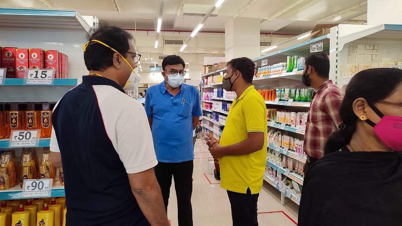 MCC officials conducted an enforcement drive by visiting shops, malls in Mangaluru on Sunday. Credit: DH Photo