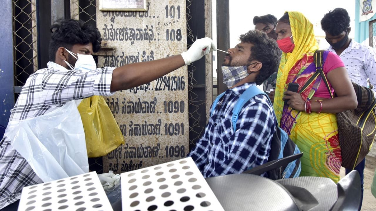 Passengers from Kerala and Maharashtra are being surveilled at railway and bus stations in Bengaluru's transit hubs. Those who do not have the negative RT-PCR reports must take the Covid-19 test. Credit: DH Photo