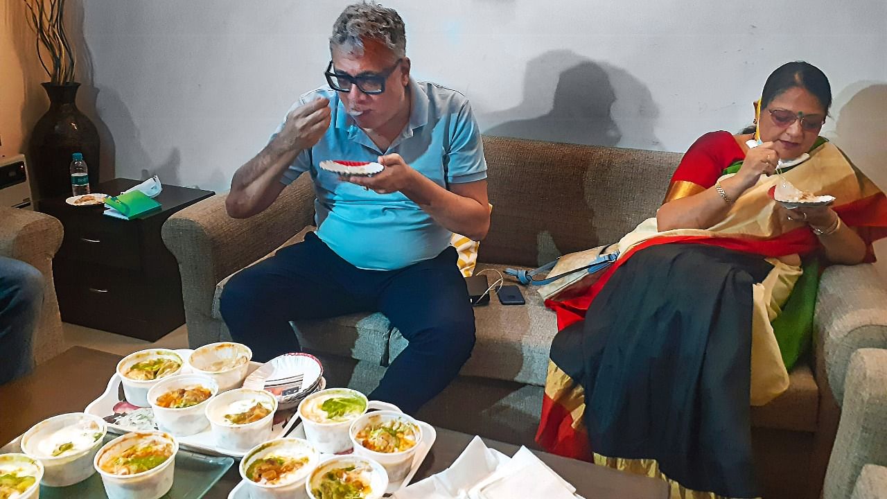 O'Brien and Kakoli Ghosh Dastidar eat papdi chaat. Credit: PTI Photo