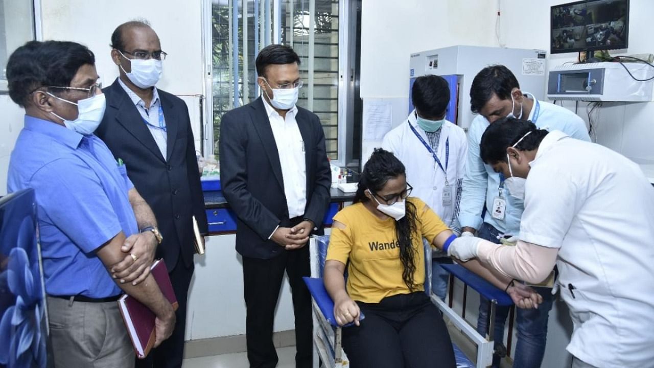 BBMP Chief Commissioner Gaurav Gupta launched the BBMP's Serosurvey in Ulsoor Referral Hospital on Wednesday. Credit: DH Photo