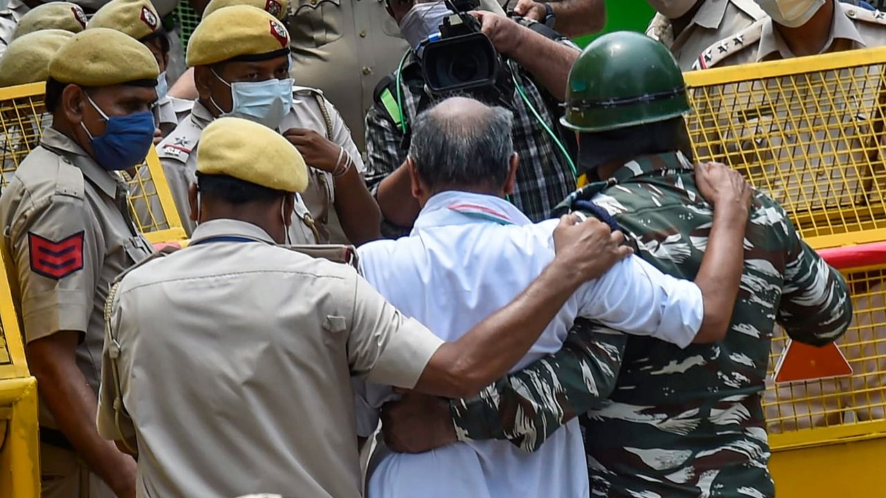 Police detains Congress leader Digvijaya Singh during Indian Youth Congress's 'Parliament Gherao' protest. Credit: PTI Photo