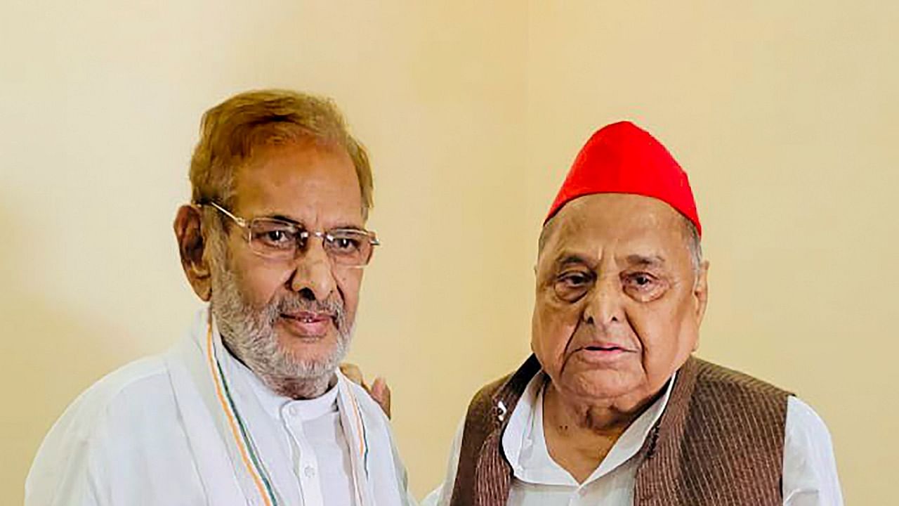 Former MP Sharad Yadav meets MP Mulayam Singh Yadav at his residence in New Delhi. Credit: PTI Photo/Twitter/@SharadYadavMP