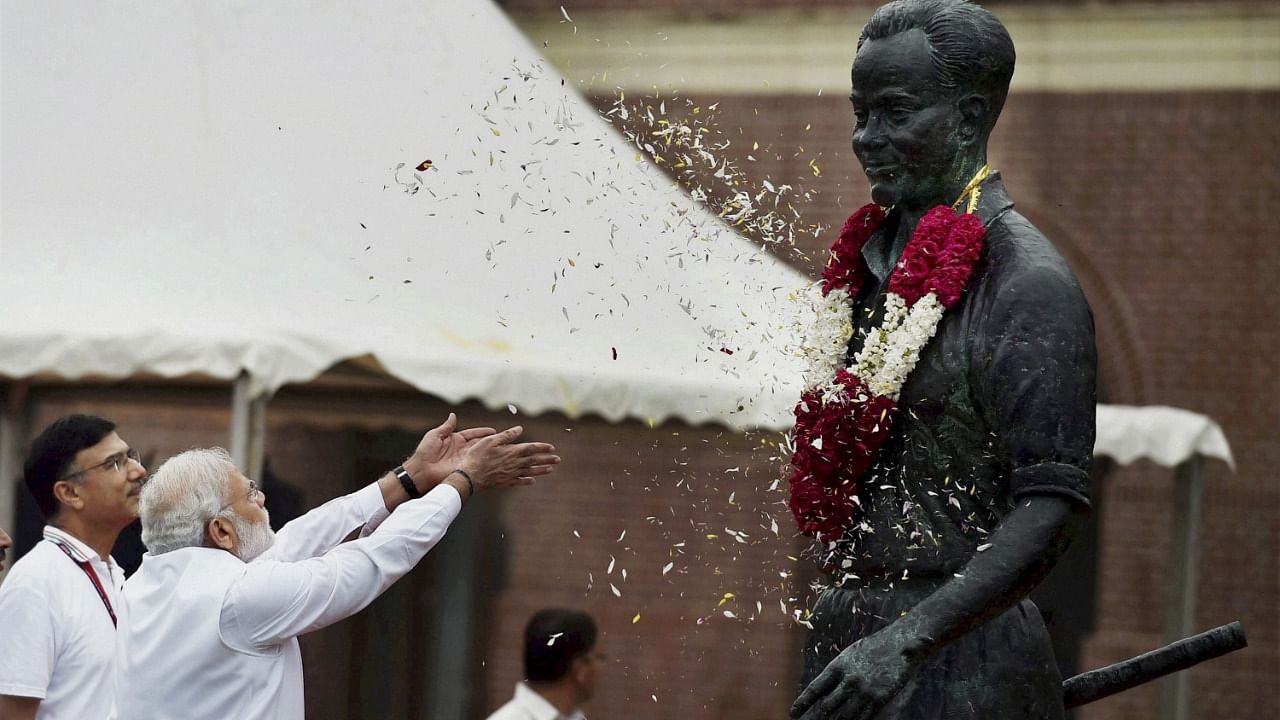 In this file image dated Sunday, July 31, 2016, Prime Minister Narendra Modi pays floral tribute to Major Dhyan Chand. Credit: PTI file photo